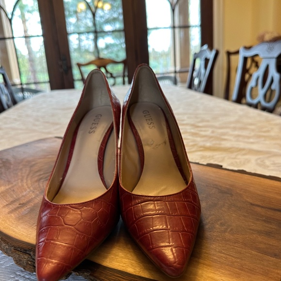 Guess size 9 Red pumps - Picture 4 of 5